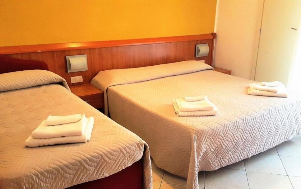 Hotel Bengasi Rimini Buitenkant foto
