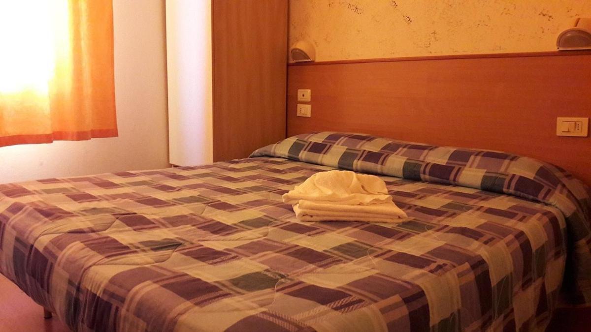 Hotel Bengasi Rimini Buitenkant foto