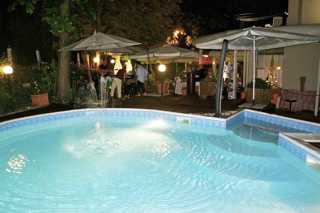 Hotel Bengasi Rimini Buitenkant foto