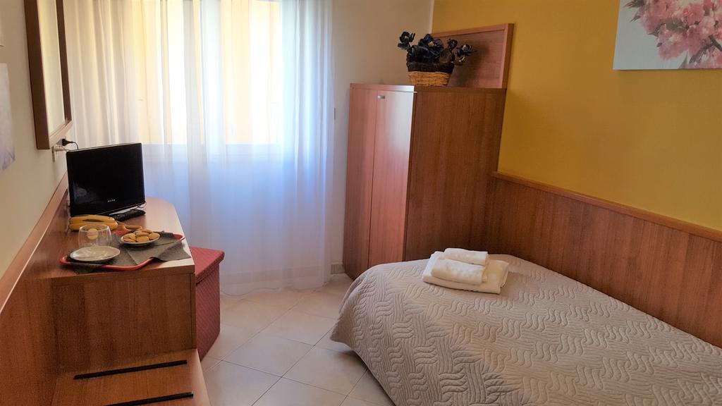 Hotel Bengasi Rimini Buitenkant foto