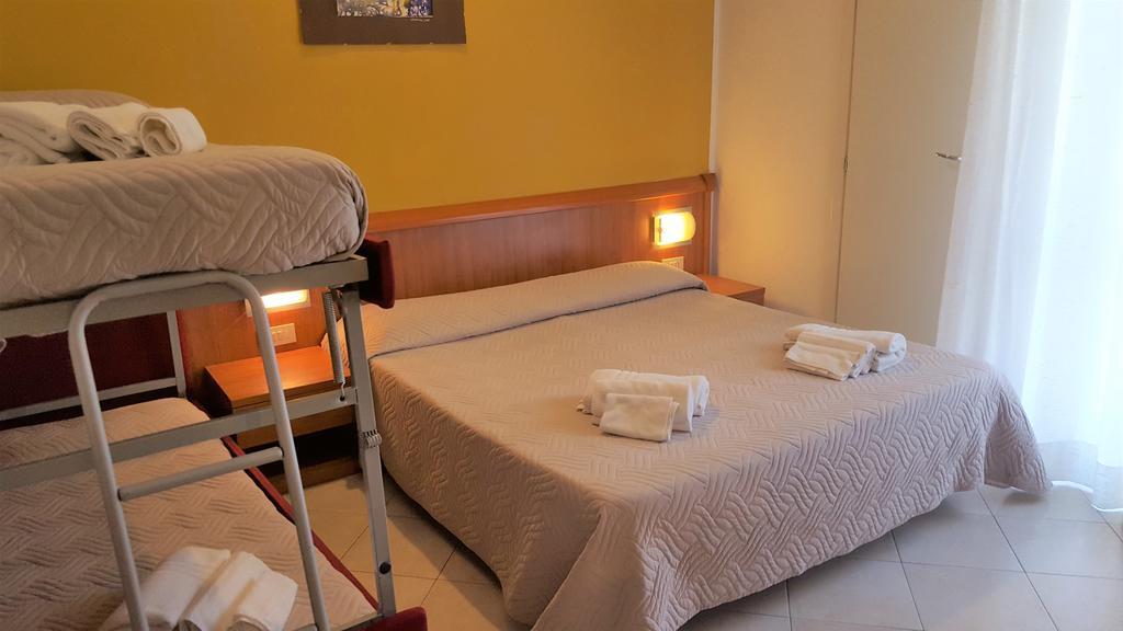 Hotel Bengasi Rimini Buitenkant foto