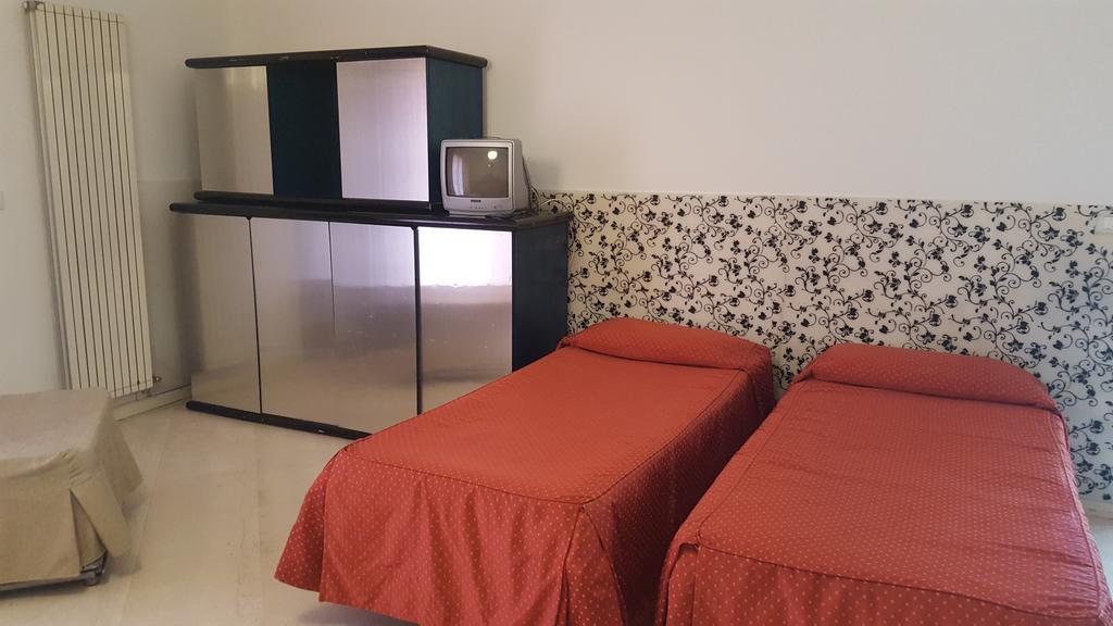 Hotel Bengasi Rimini Buitenkant foto