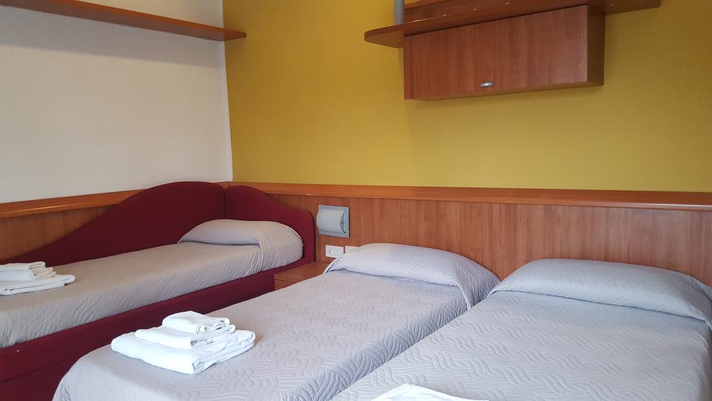 Hotel Bengasi Rimini Buitenkant foto