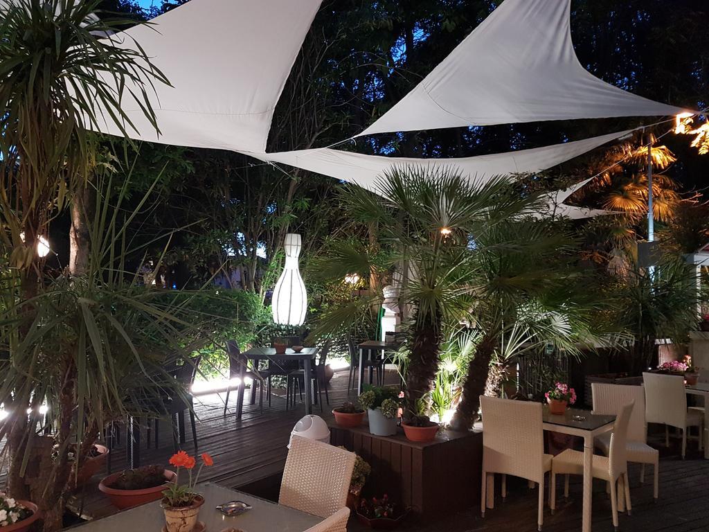 Hotel Bengasi Rimini Buitenkant foto