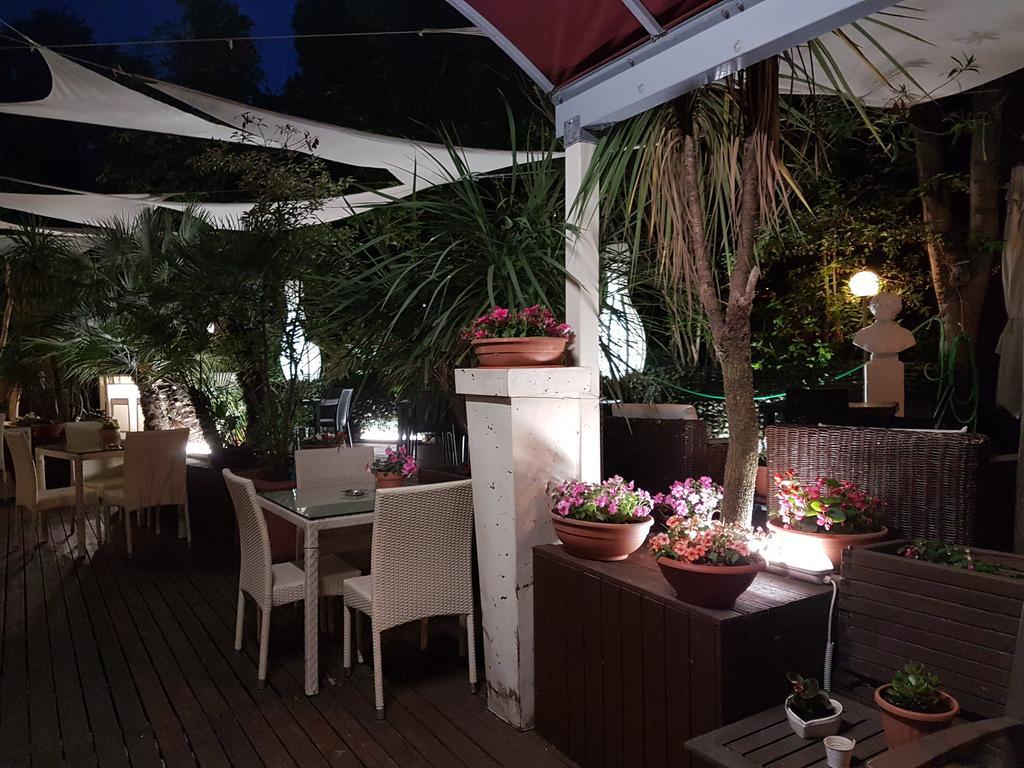Hotel Bengasi Rimini Buitenkant foto