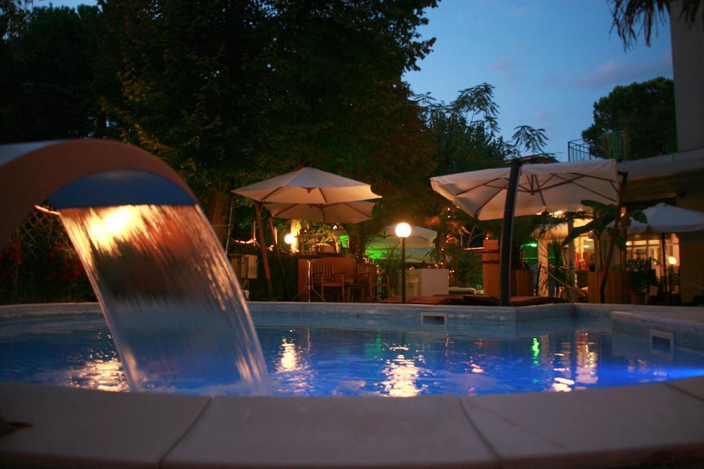 Hotel Bengasi Rimini Buitenkant foto