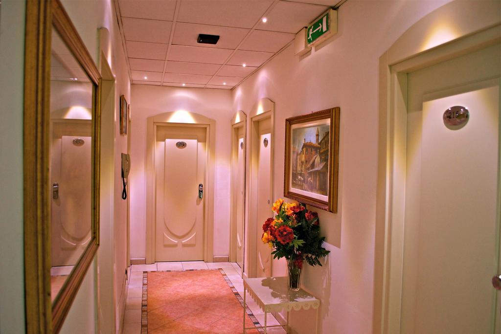 Hotel Bengasi Rimini Buitenkant foto