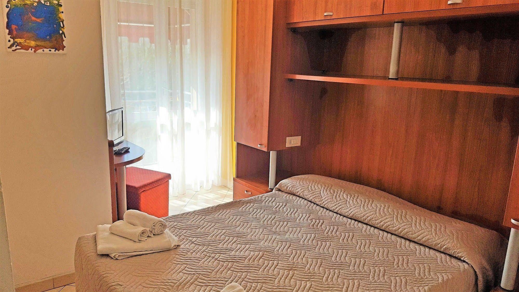 Hotel Bengasi Rimini Buitenkant foto