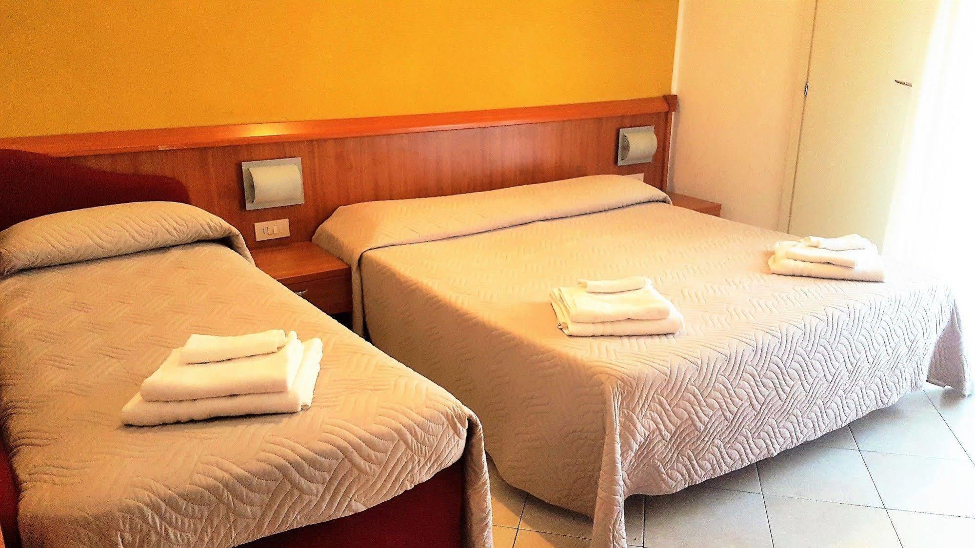 Hotel Bengasi Rimini Buitenkant foto