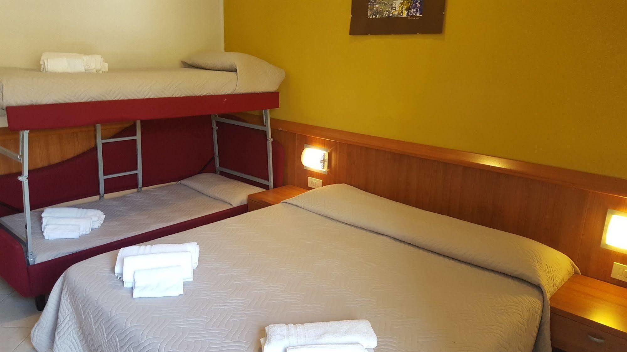 Hotel Bengasi Rimini Buitenkant foto