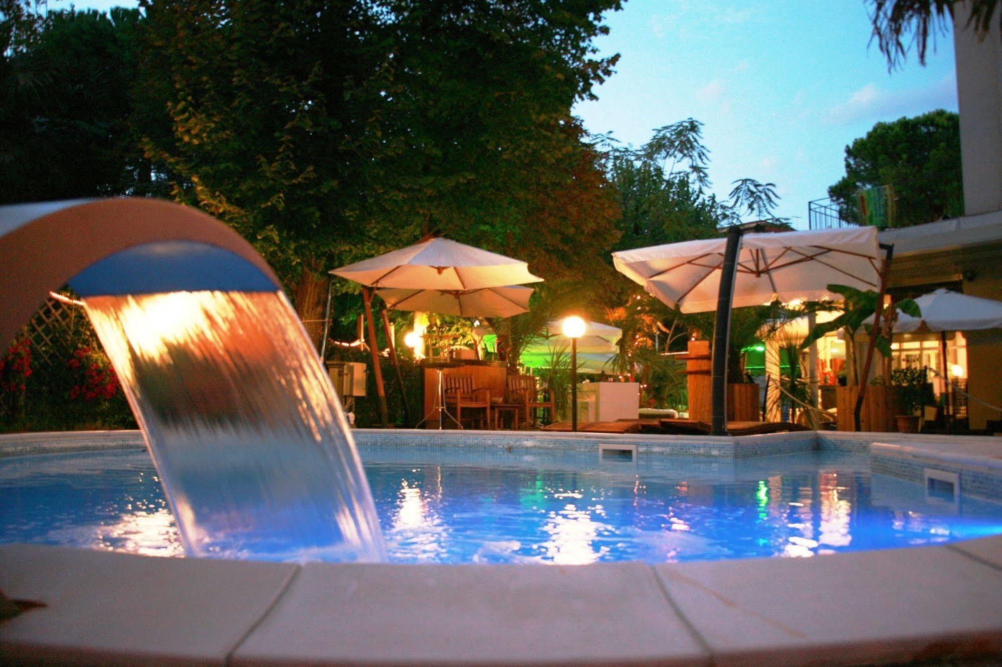 Hotel Bengasi Rimini Buitenkant foto