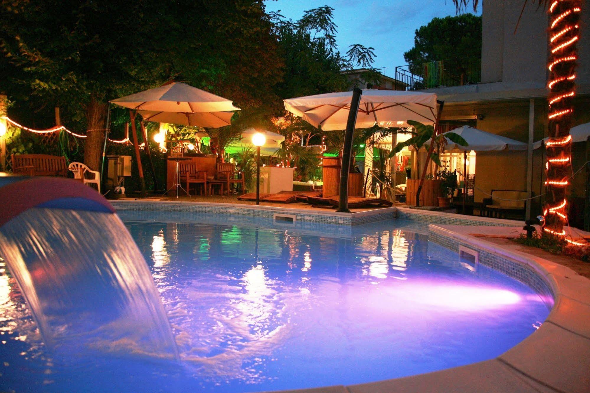 Hotel Bengasi Rimini Buitenkant foto