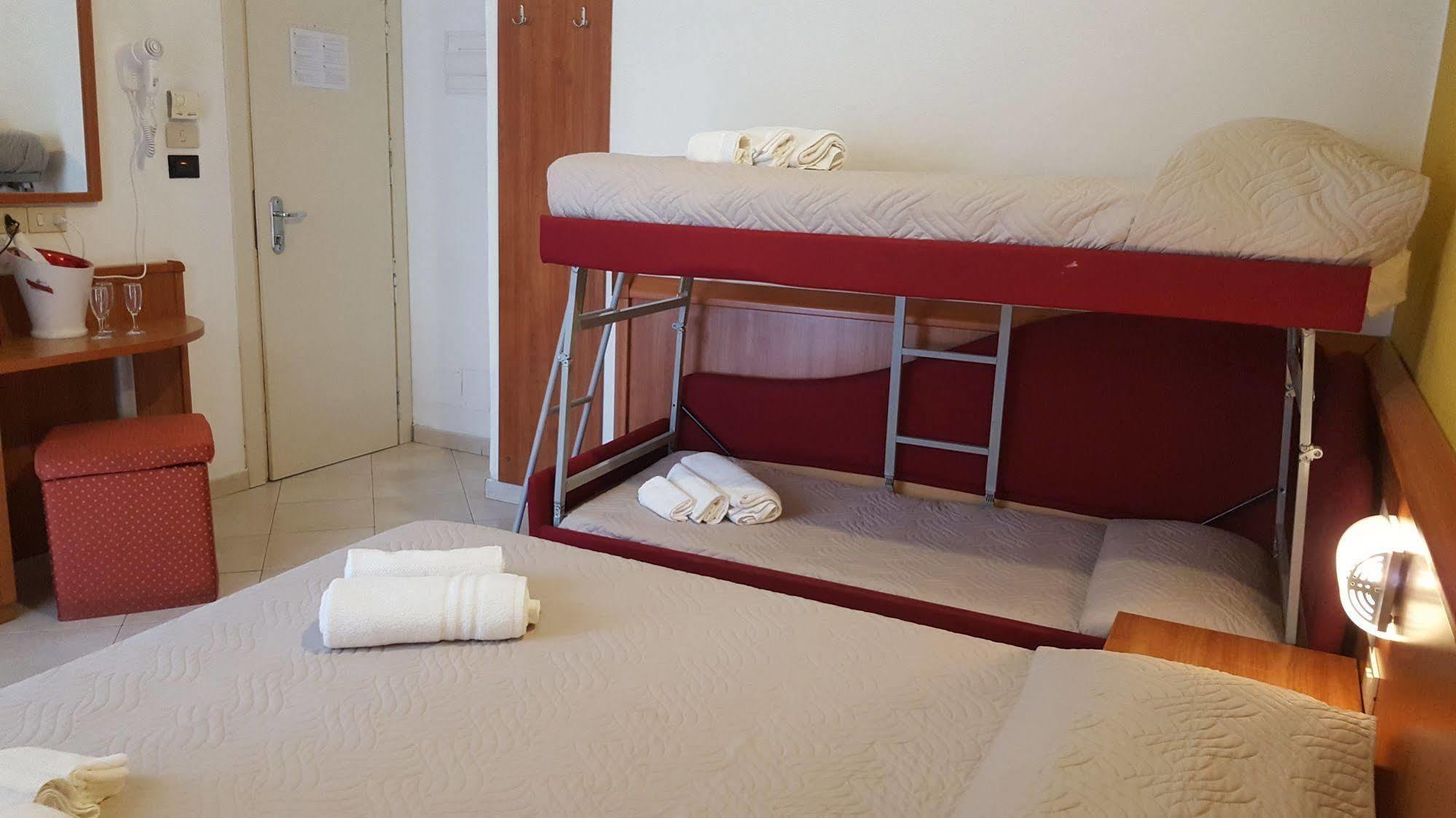 Hotel Bengasi Rimini Buitenkant foto